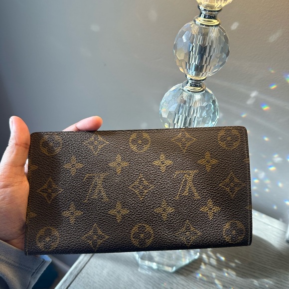 Louis Vuitton envelope wallet. See all pictures for any call outs. - Picture 2 of 13
